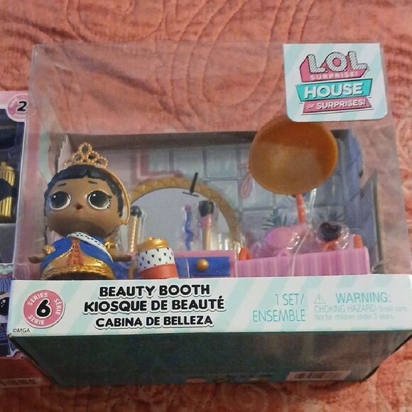 LOL Surprise House of Surprises Beauty Booth Set - Picture 1 of 4